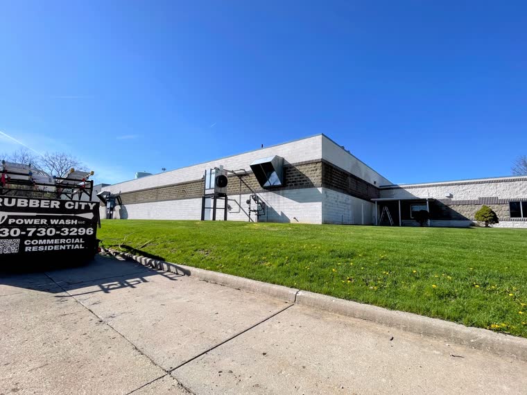 Commercial power washing work in Akron Ohio